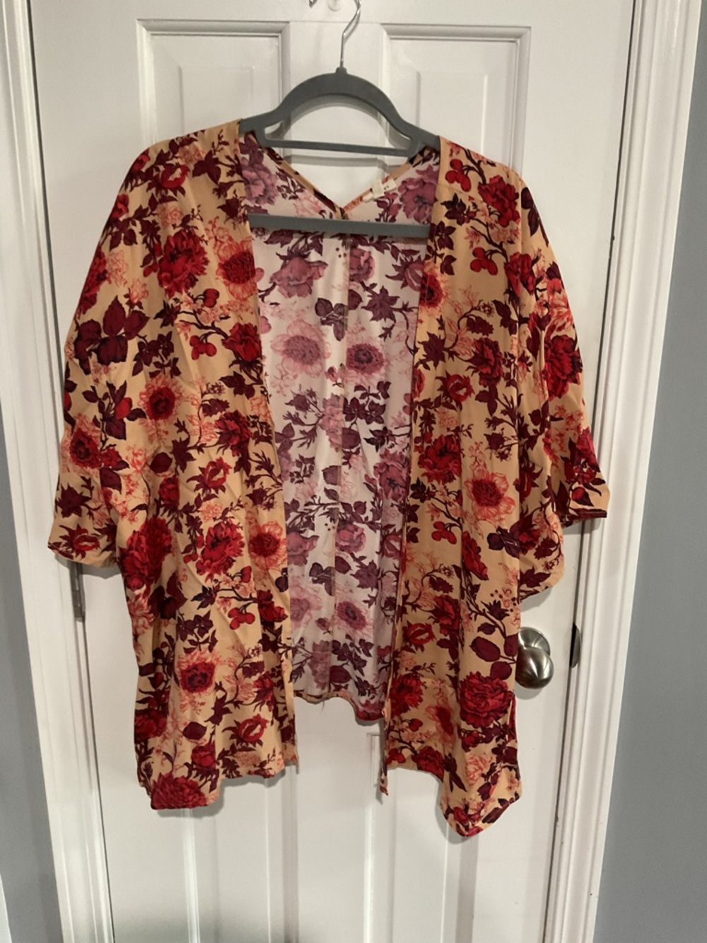 Like New En Crème Floral Open Front Kimono - Beige with Red Floral Print Medium